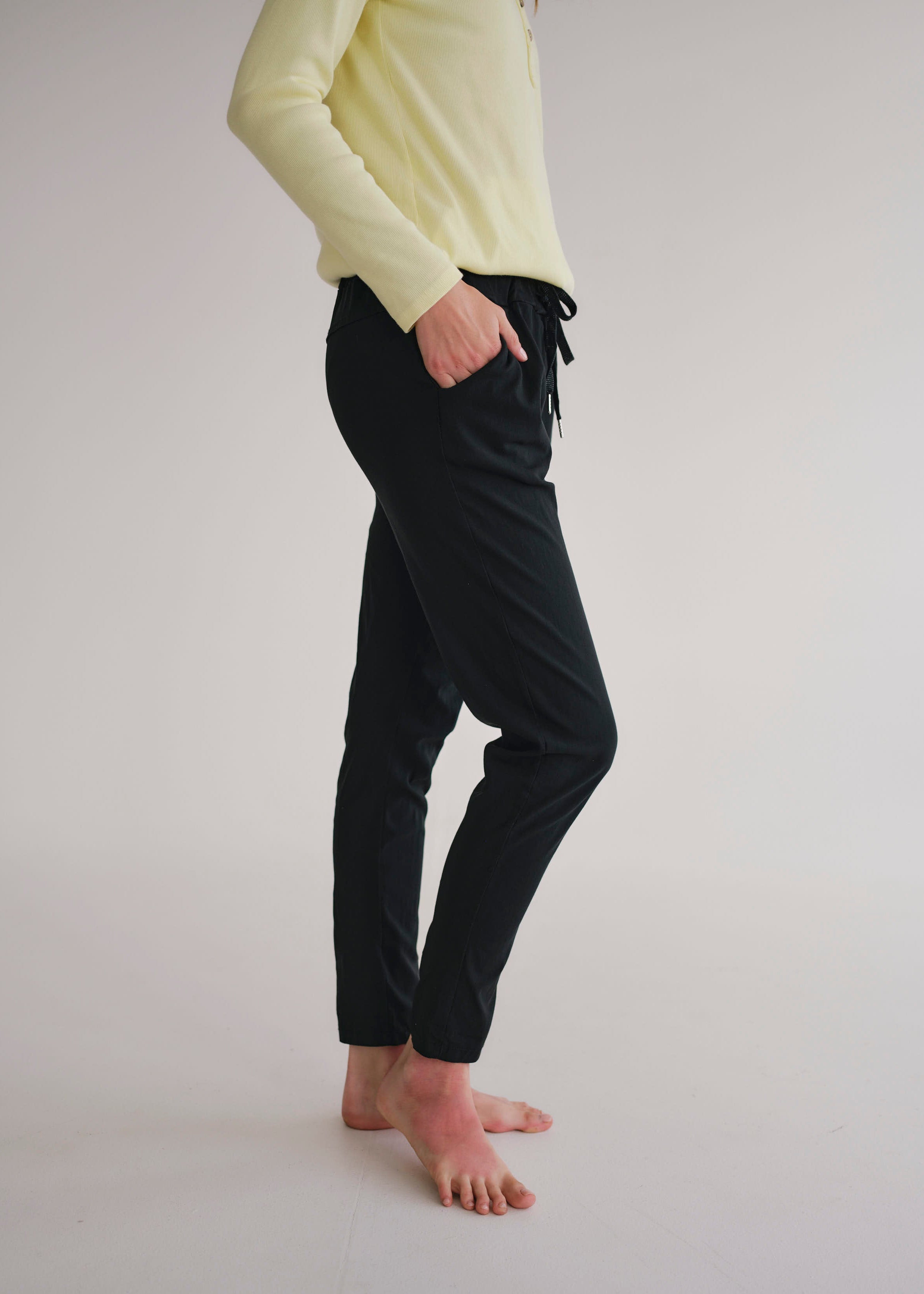 Italian Jogger With Silver Drawstring In Black