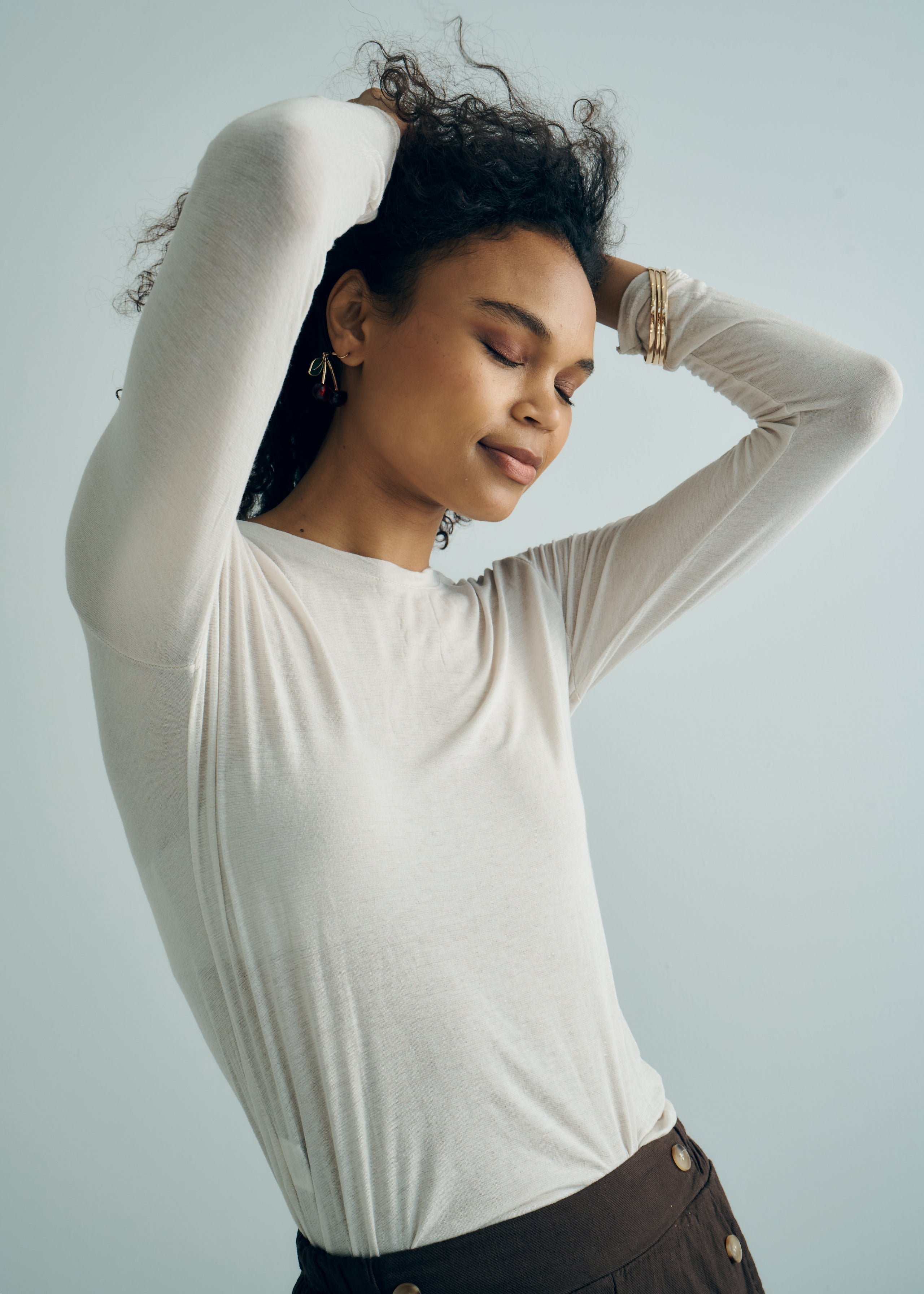 Italian Cashmere Blend Crew Neck Long sleeved Tee in Cream