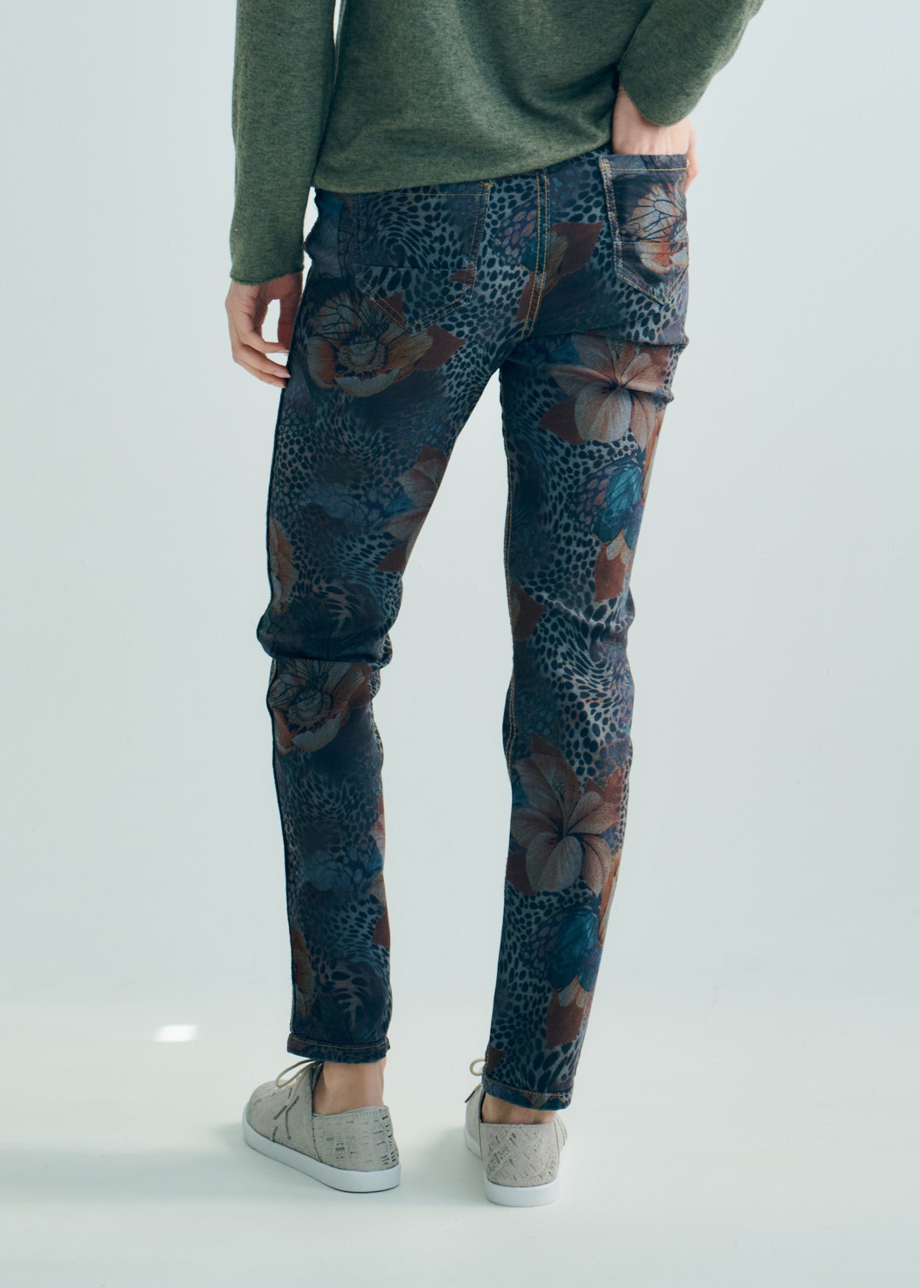 Reversible Jeans With Animal and Floral Print In Blue