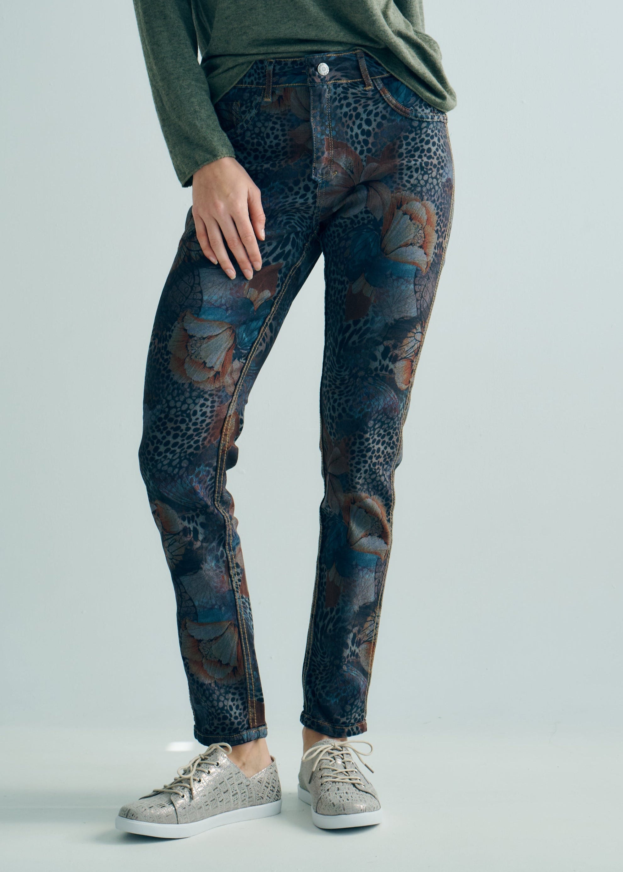 Reversible Jeans With Animal and Floral Print In Blue