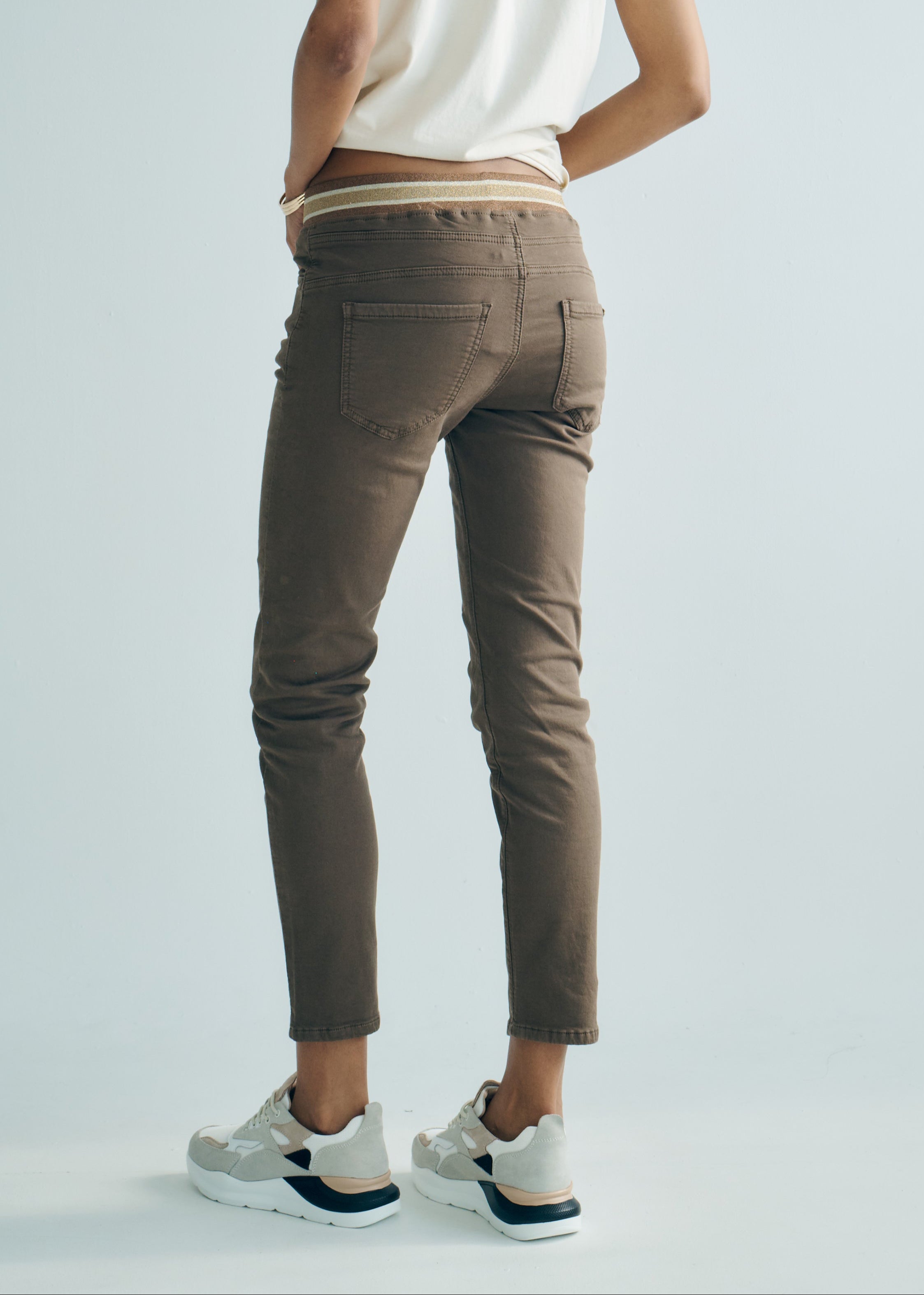 Mid-Rise Cotton Jogger Jeans in Chocolate with Gold Waist Band