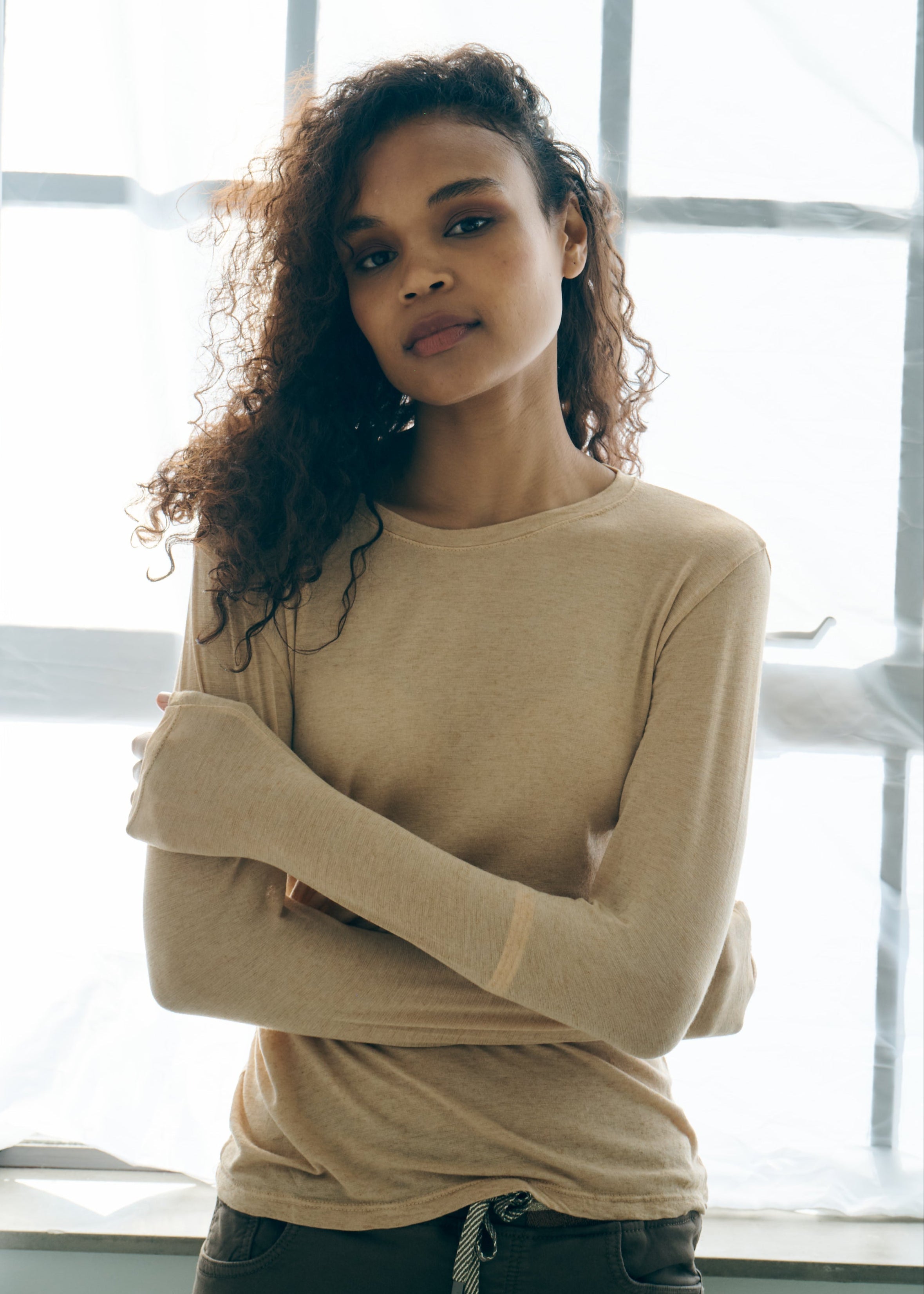 Italian Cashmere Blend Crew Neck Long sleeved Tee in Caramel