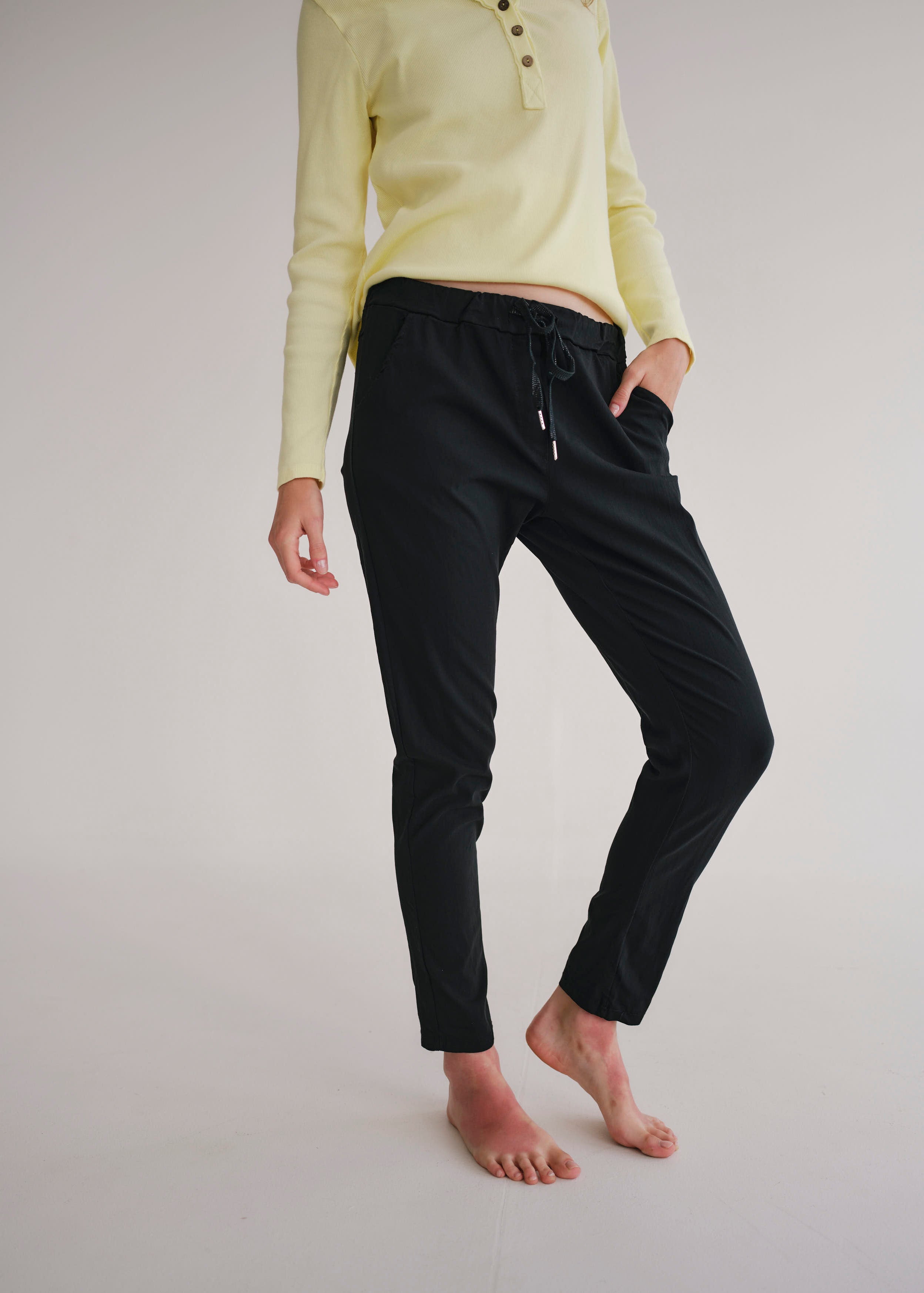 Italian Jogger With Silver Drawstring In Black