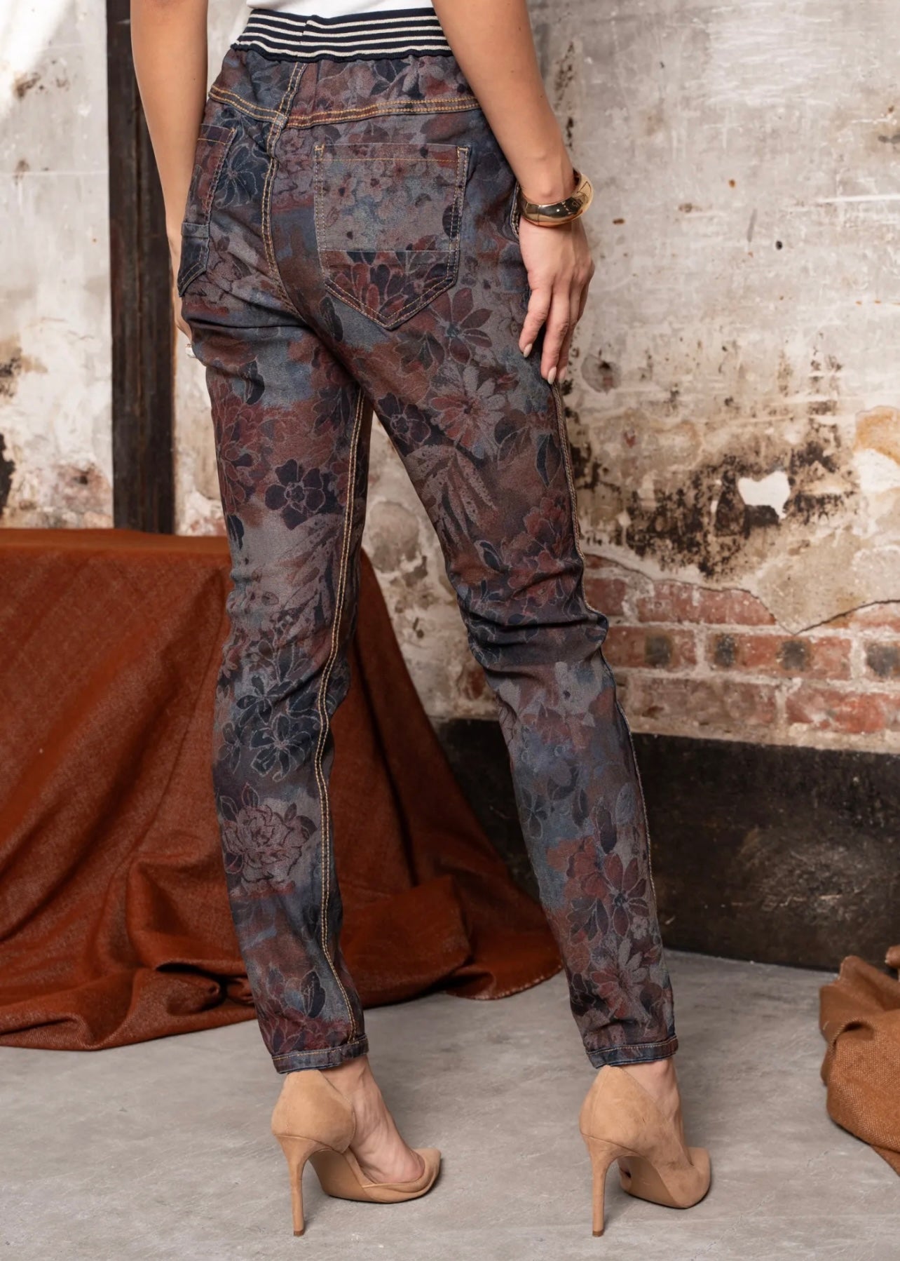 Reversible Jogger Jeans in Blue with Dark Floral Print