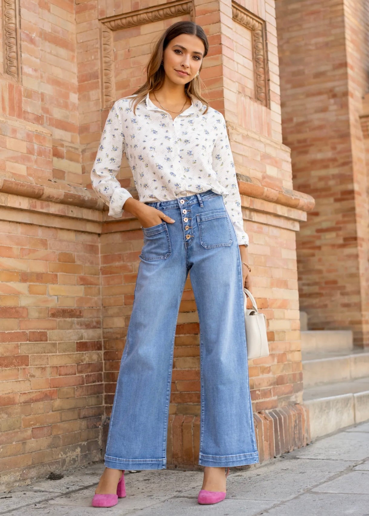 High-Waisted Wide Leg Relaxed Fit Jeans in Light Blue Denim