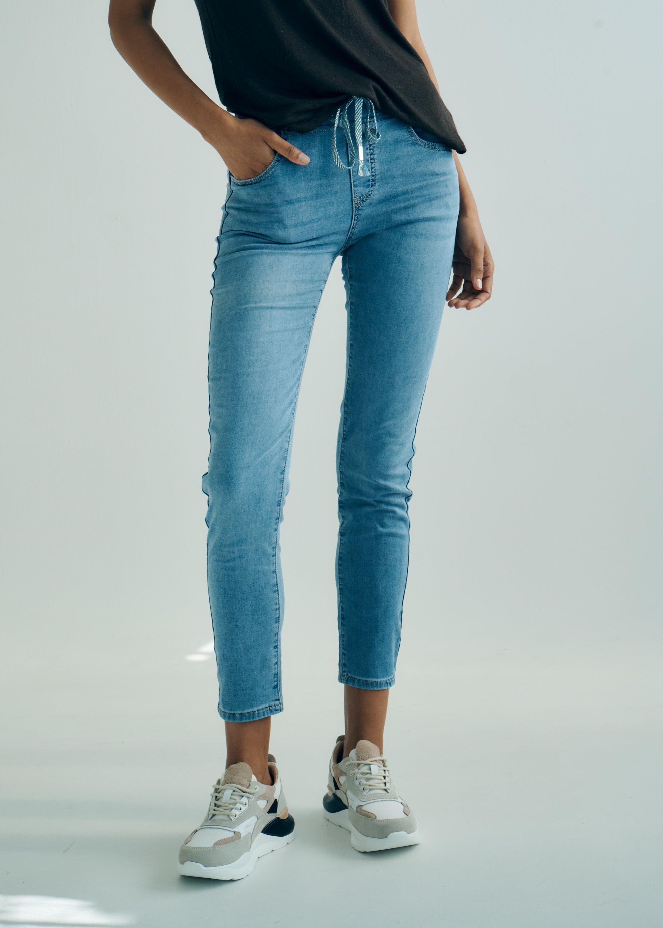 Mid-Rise Cotton Jogger Jeans in Blue with Animal Print Waist Band