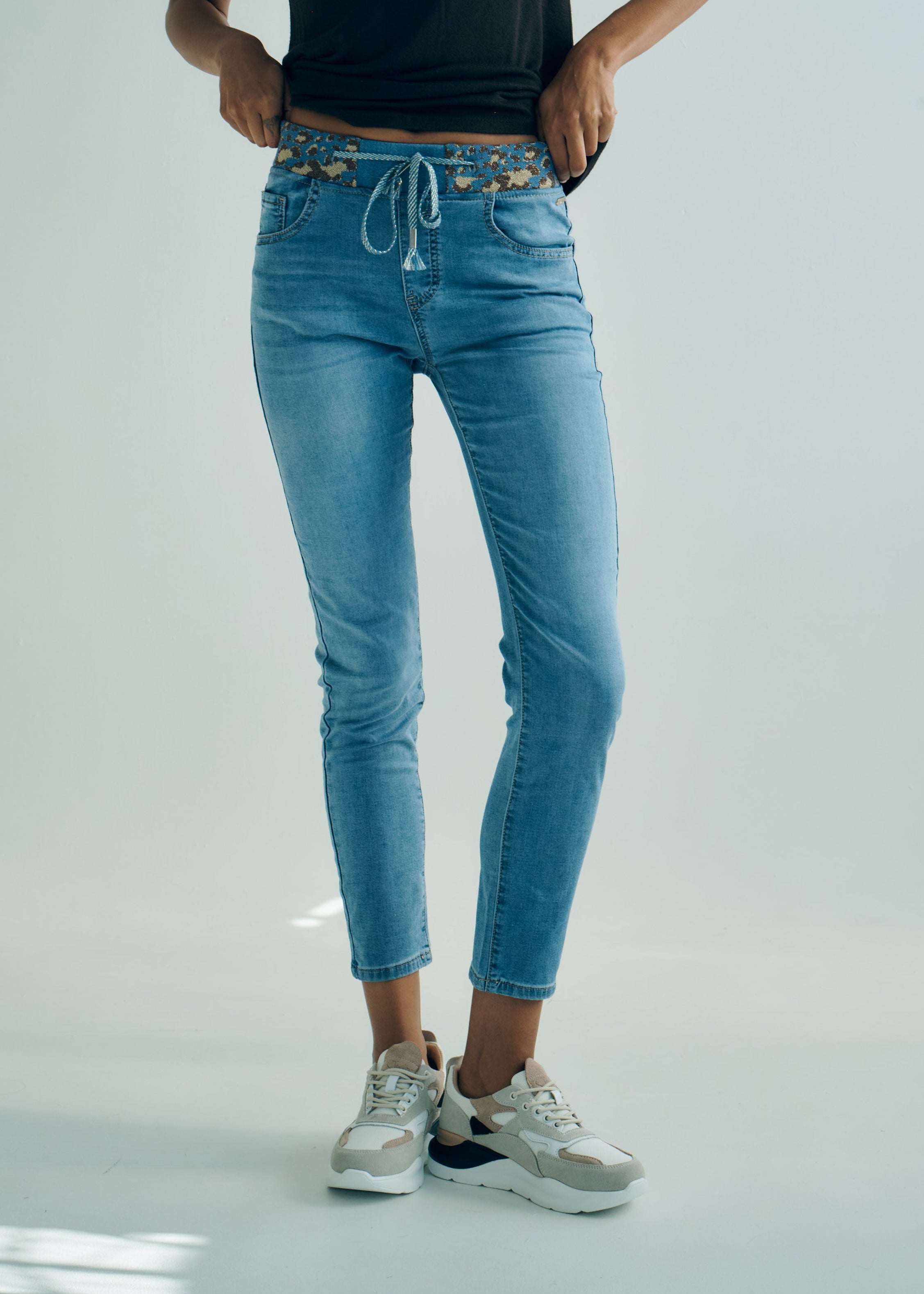 Mid-Rise Cotton Jogger Jeans in Blue with Animal Print Waist Band