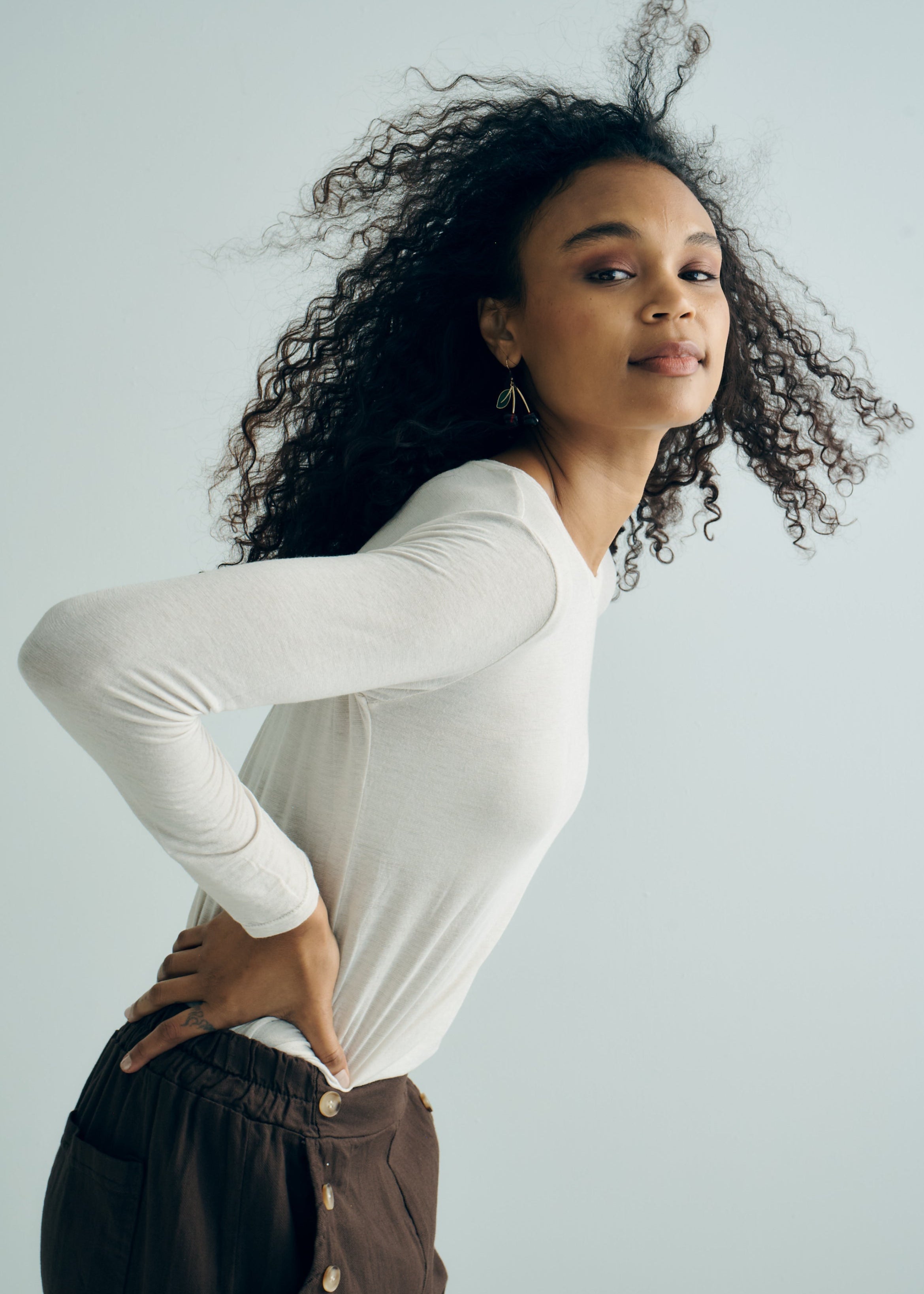 Italian Cashmere Blend Crew Neck Long sleeved Tee in Cream