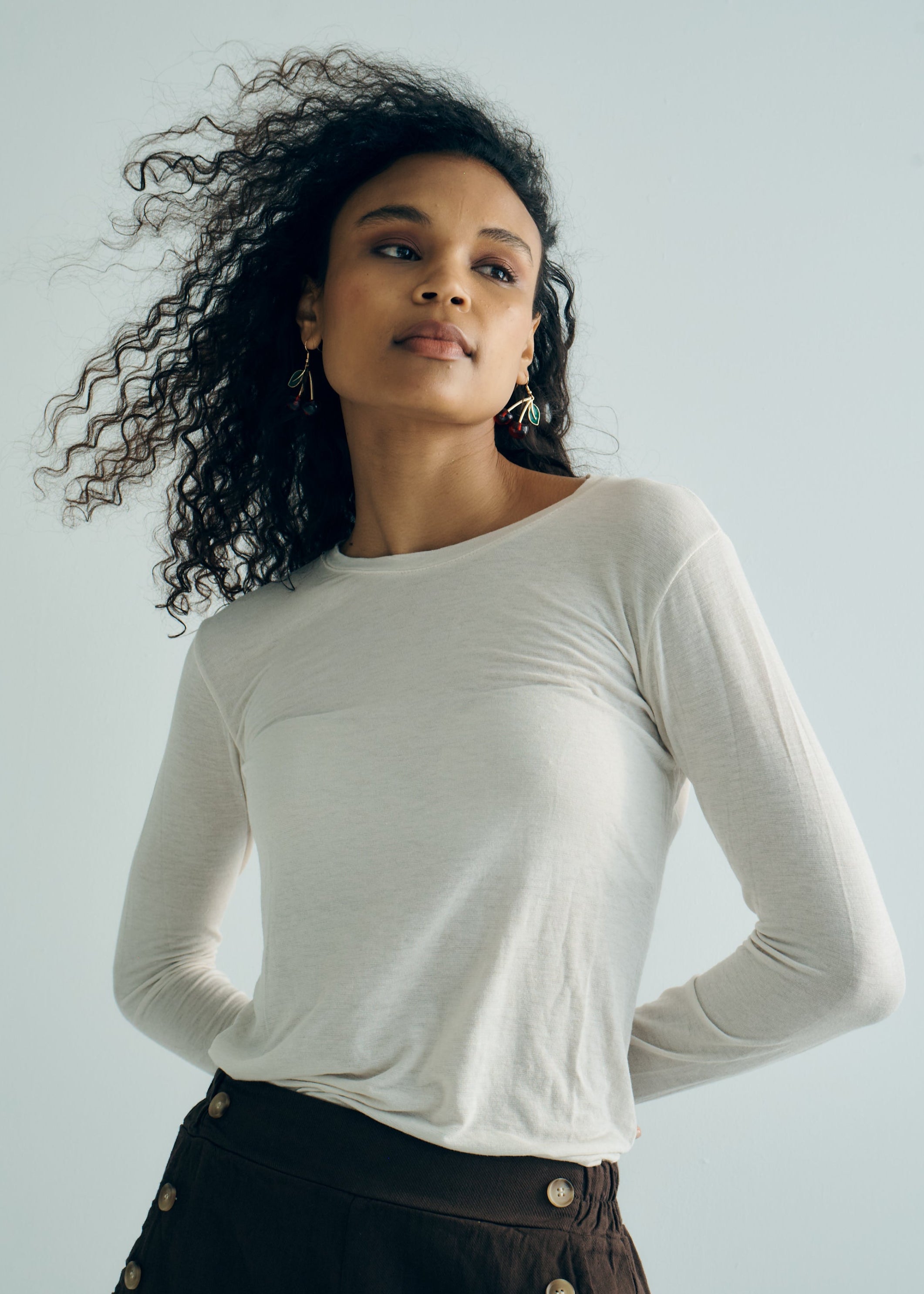 Italian Cashmere Blend Crew Neck Long sleeved Tee in Cream