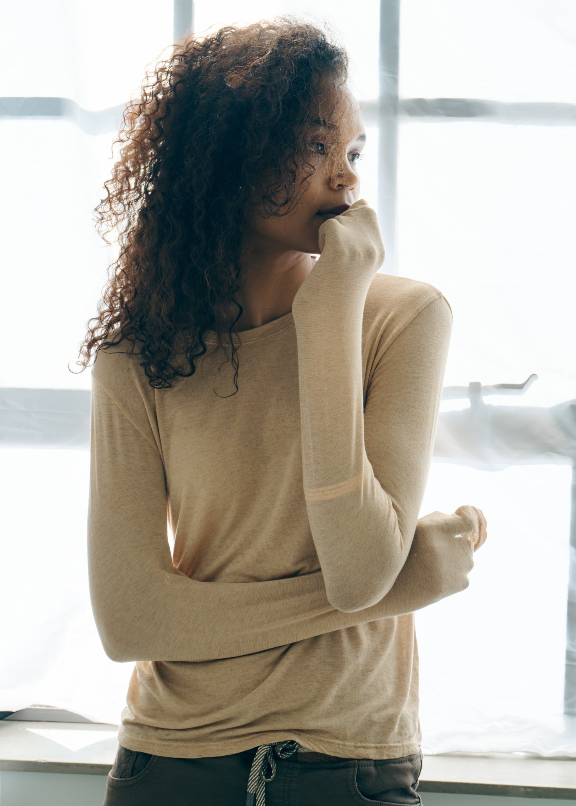 Italian Cashmere Blend Crew Neck Long sleeved Tee in Caramel