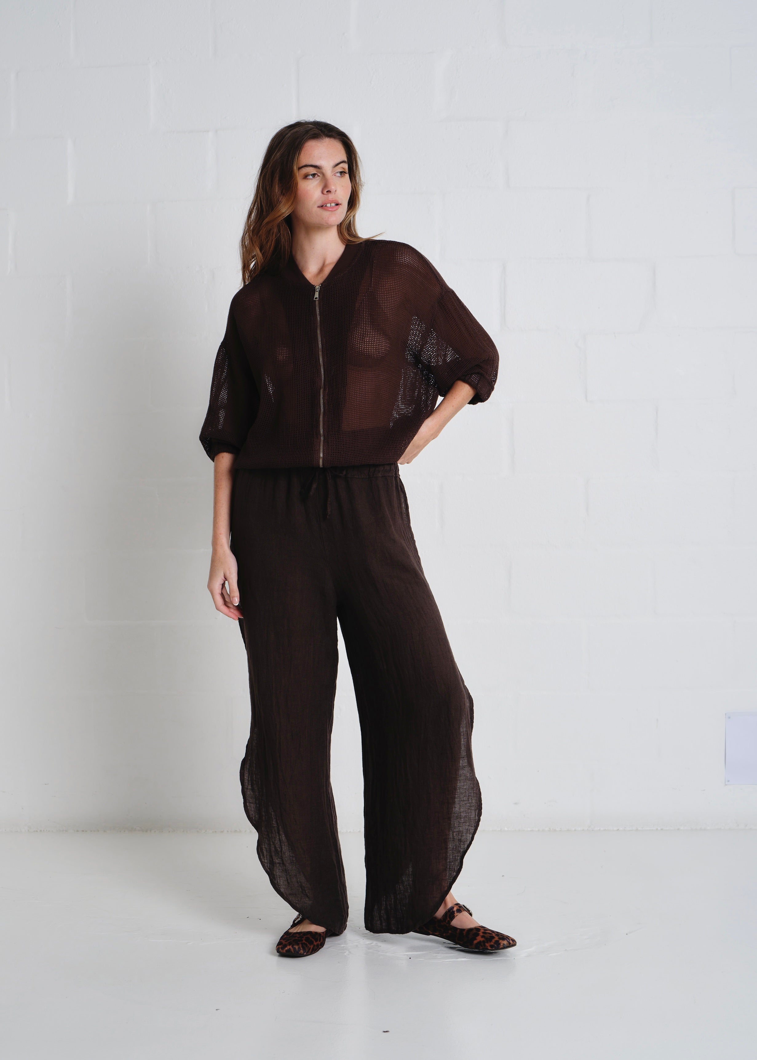 Liguria Side Slit Linen Pants In Chocolate