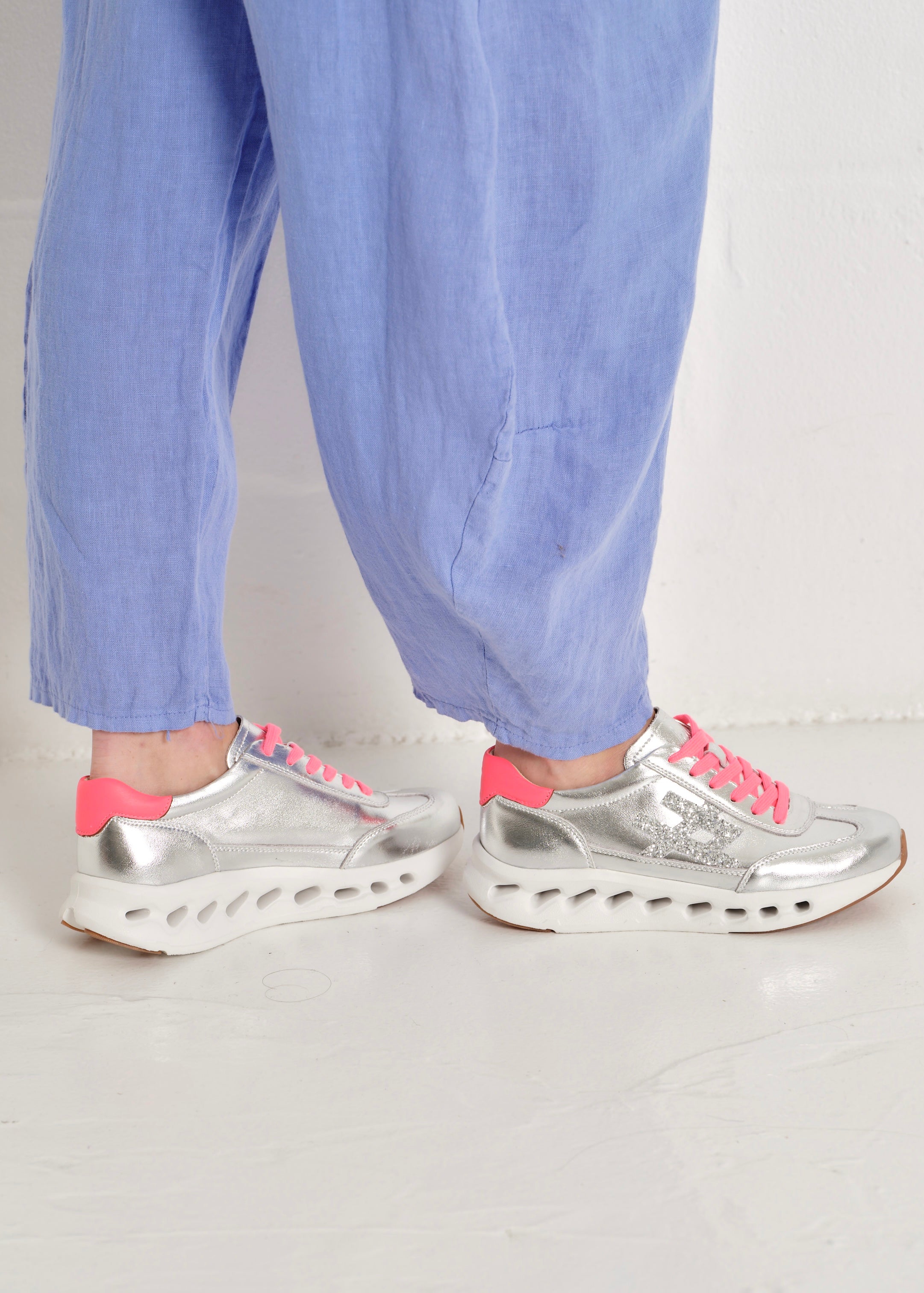 Julz Lumi Leather Sneaker In Aero Metallic Silver