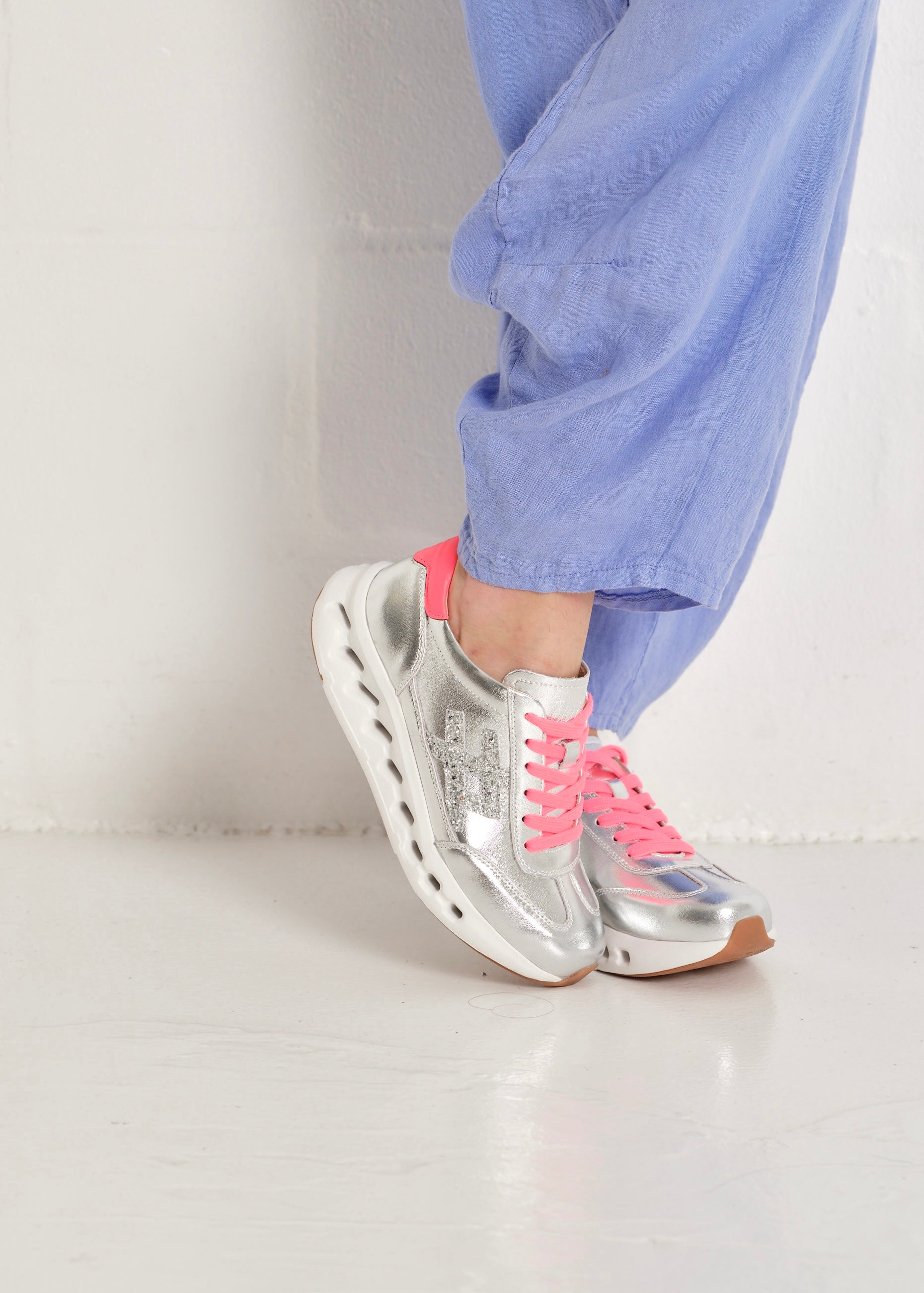 Julz Lumi Leather Sneaker In Aero Metallic Silver