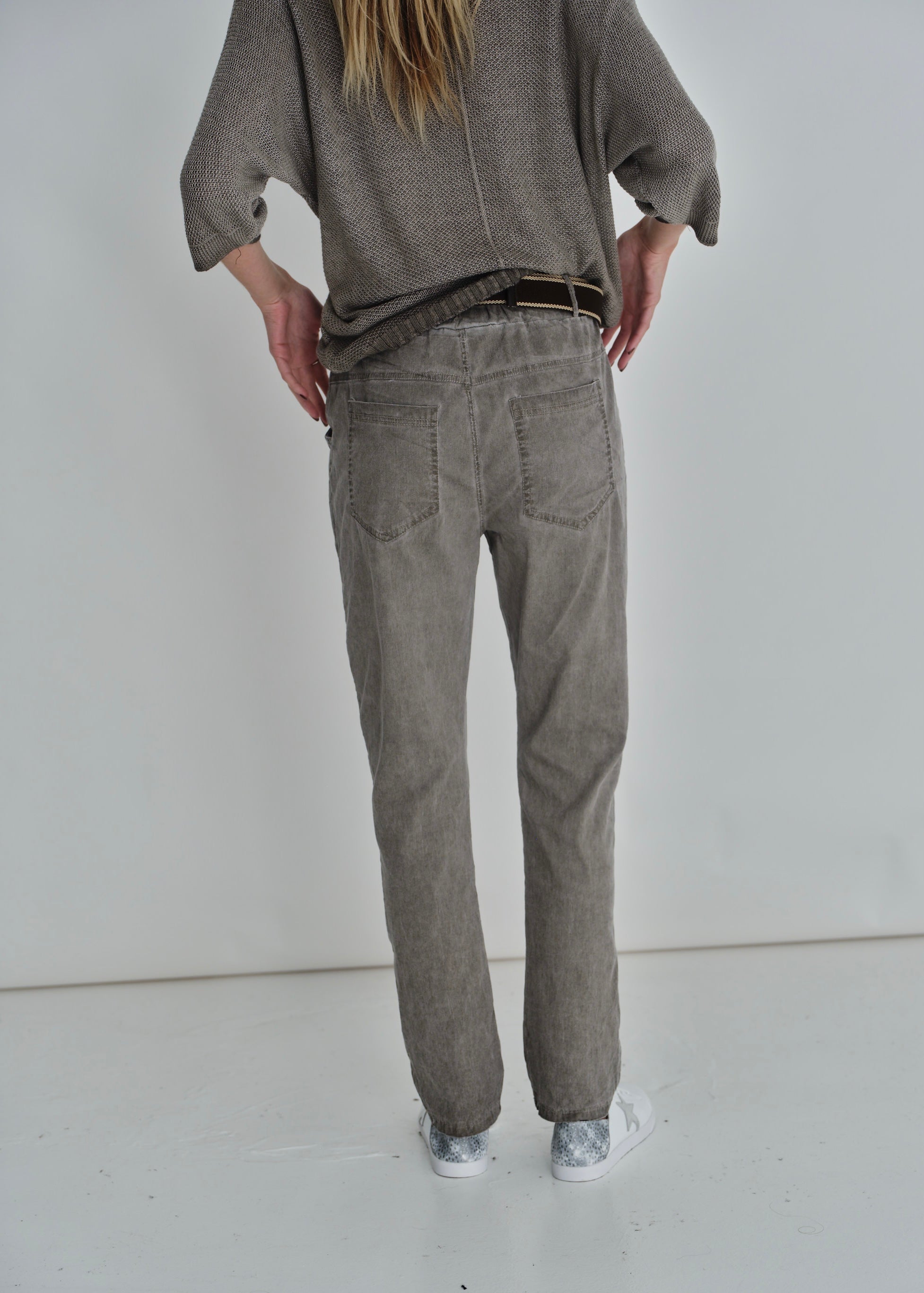 Joggers With Belt In Light Grey