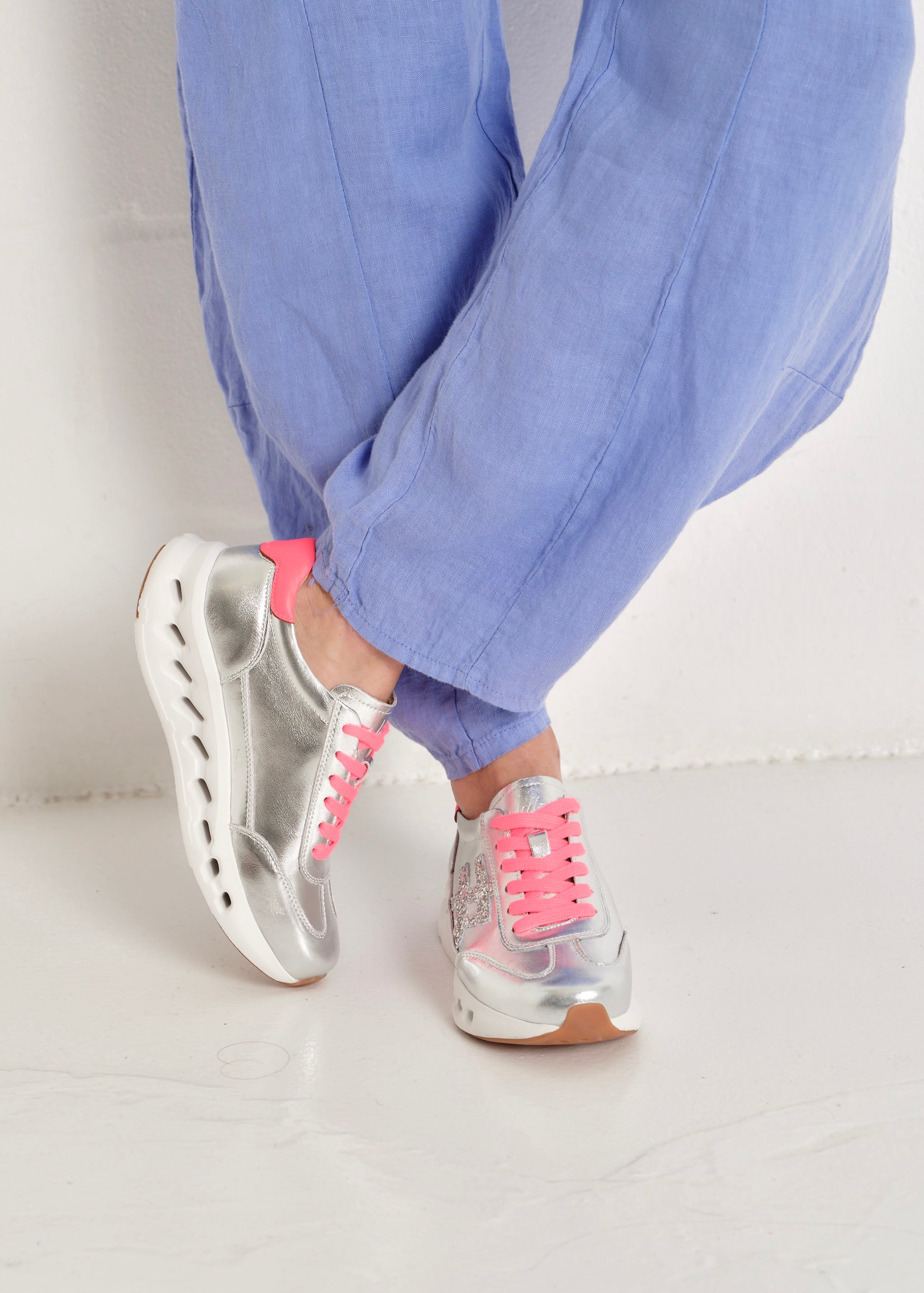 Julz Lumi Leather Sneaker In Aero Metallic Silver