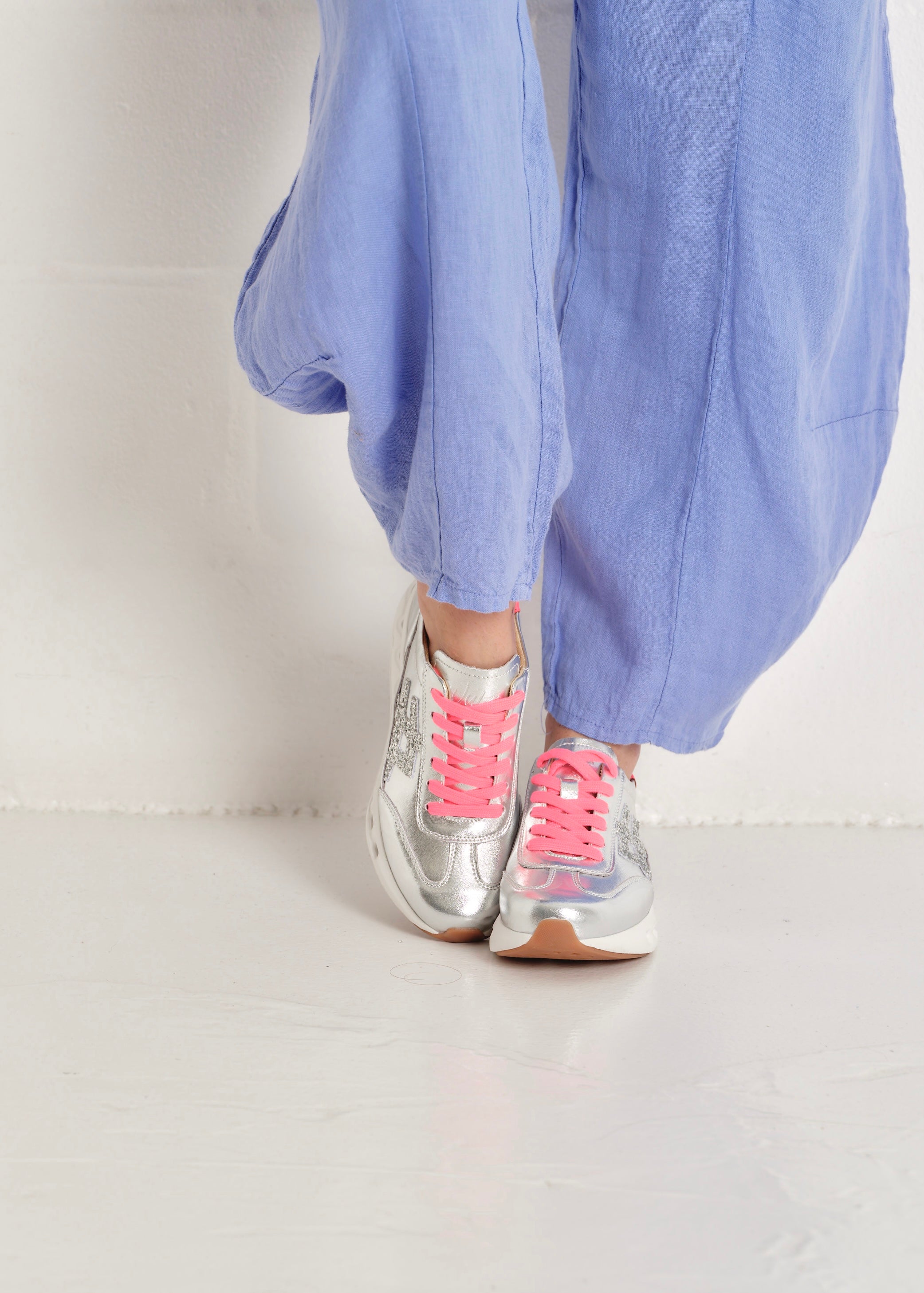 Julz Lumi Leather Sneaker In Aero Metallic Silver