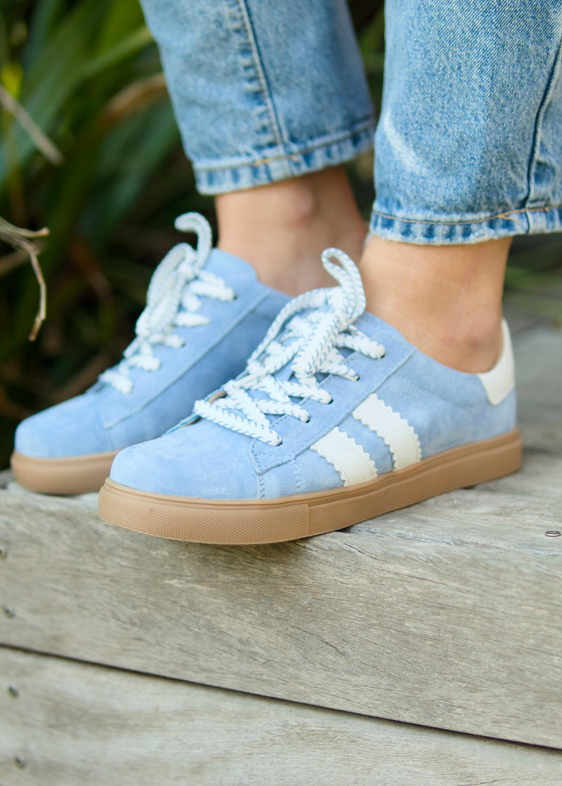 Avri Leather Sneaker In Blue & White