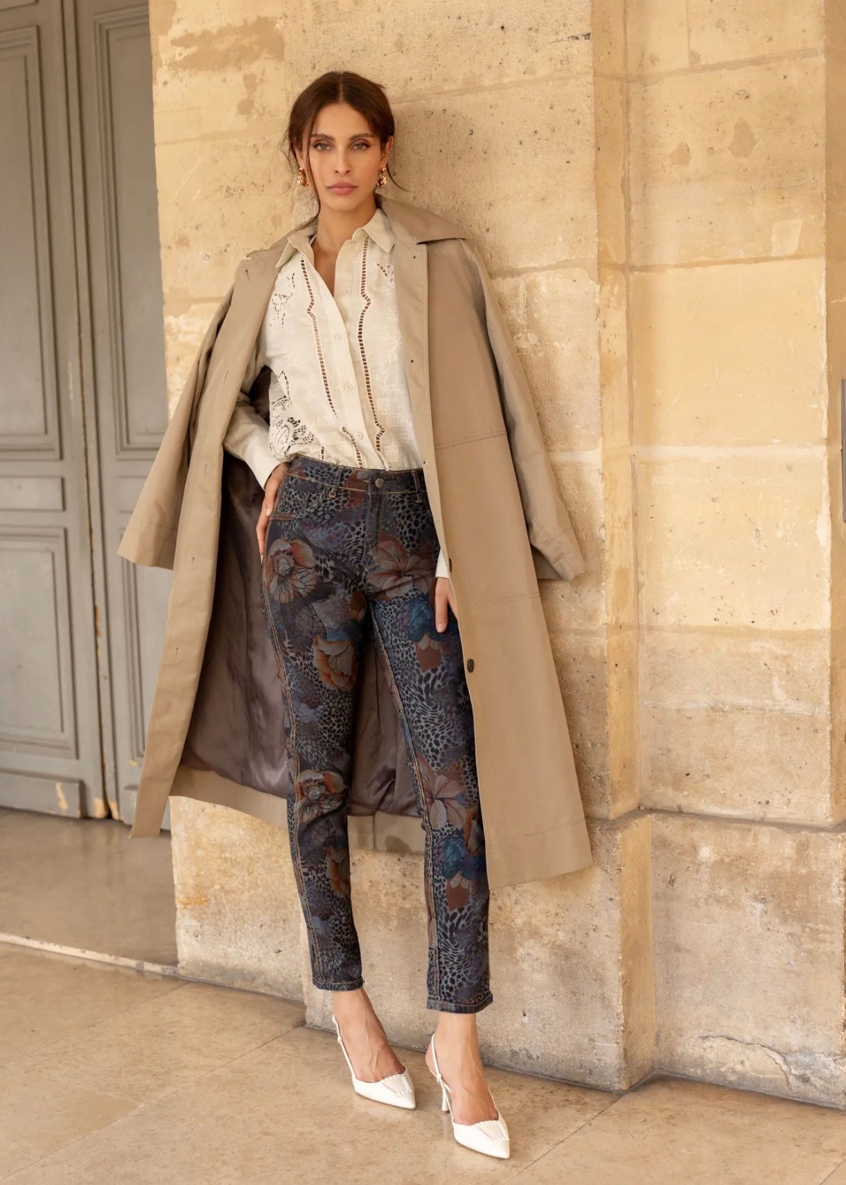 Reversible Jeans With Animal and Floral Print In Blue