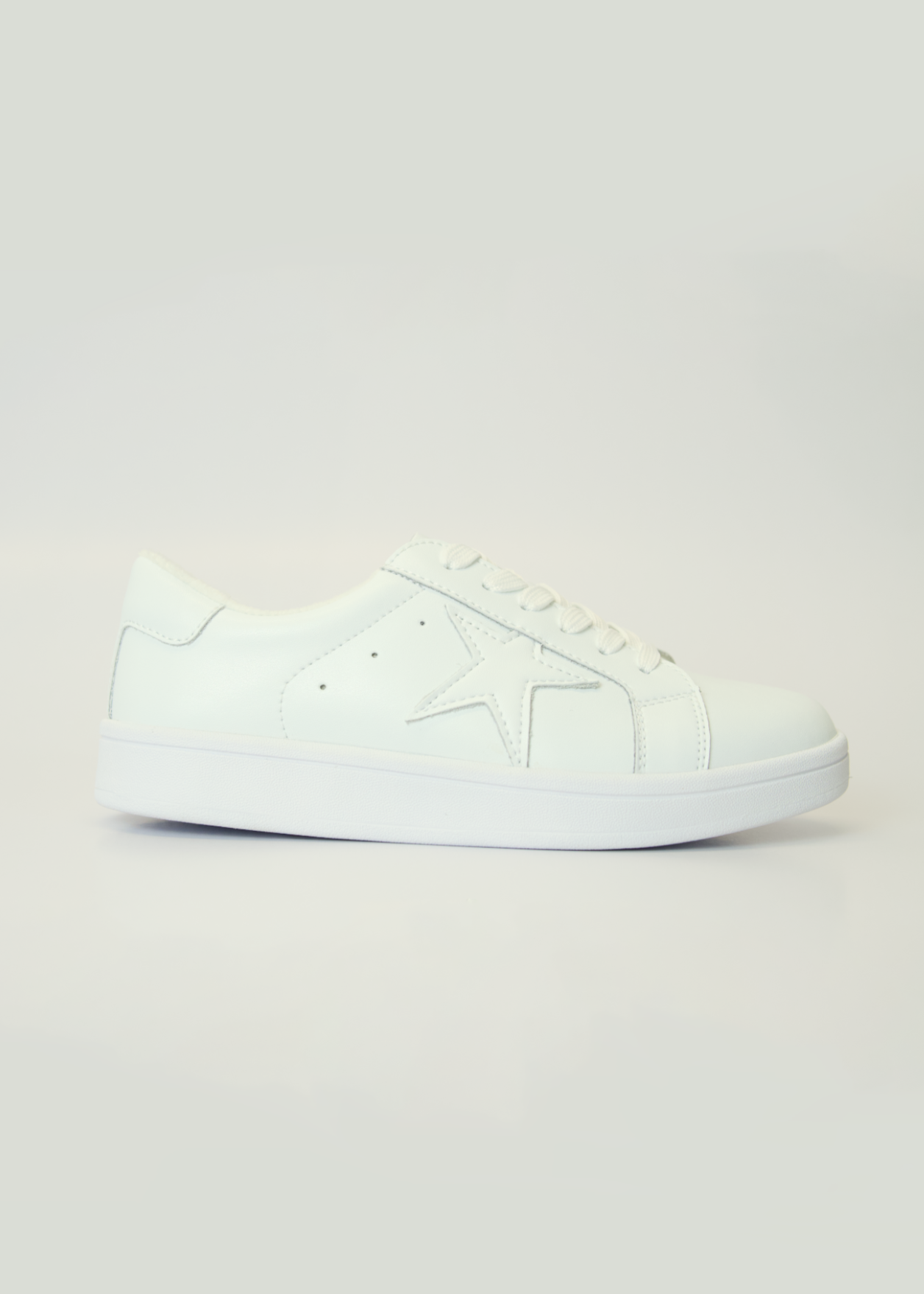 Peyton Leather Star Sneaker in White