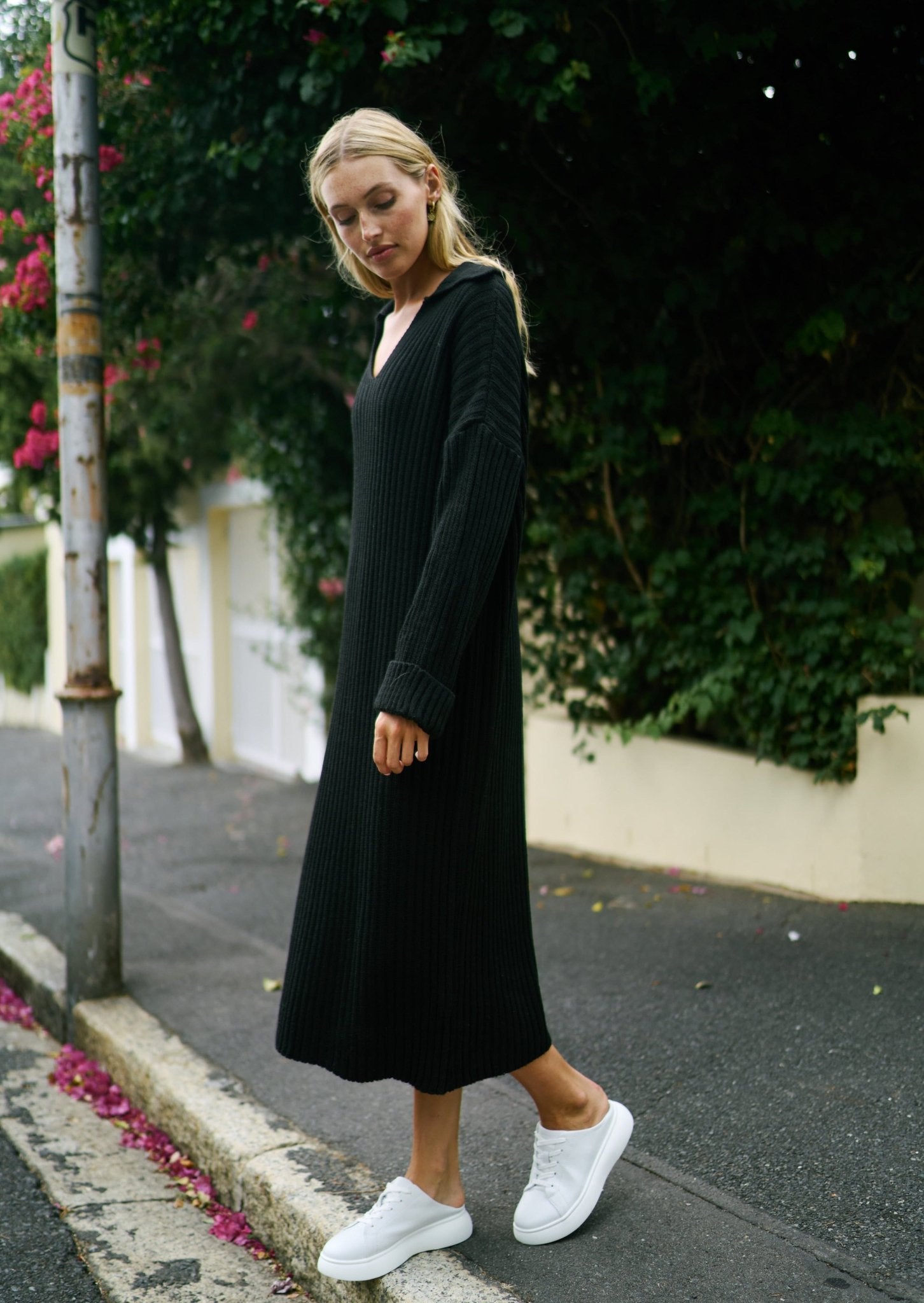 Italian V Neck Ribbed Knit Dress with Collar In Black - Tribute StoreTRIBUTE