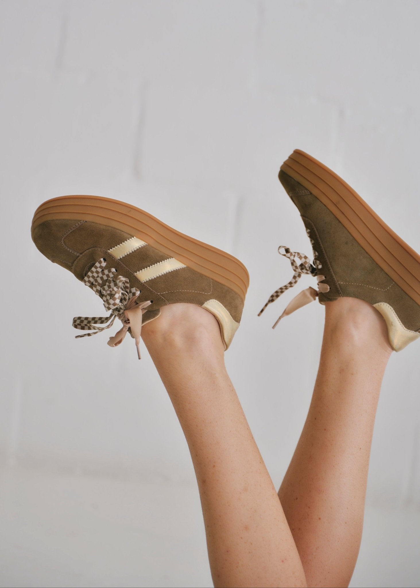 ルージュ Julz Bree Leather Sneaker In Hazelnut