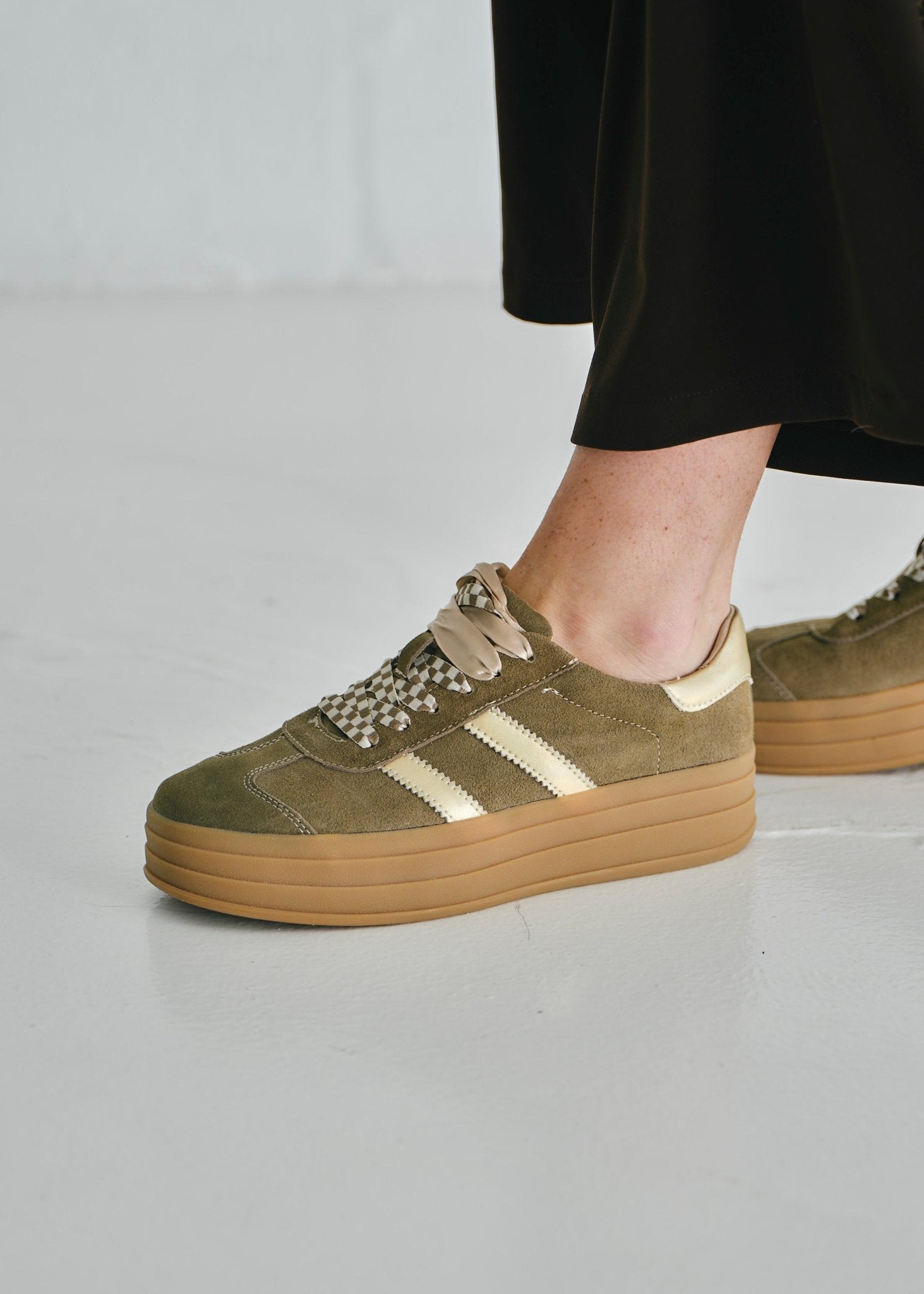 Julz Bree Leather Sneaker In Hazelnut