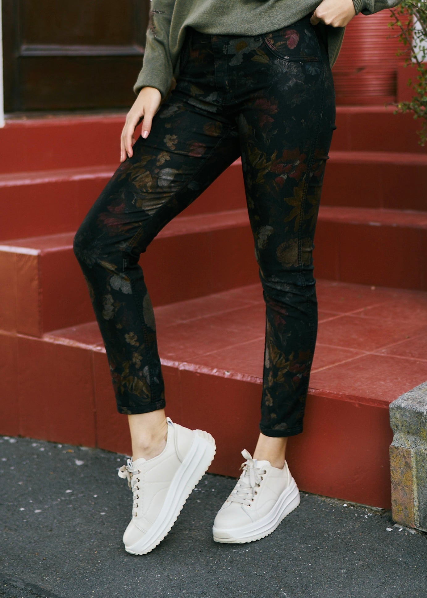 Reversible Jeans With Floral Print In Black - Tribute StoreTRIBUTE