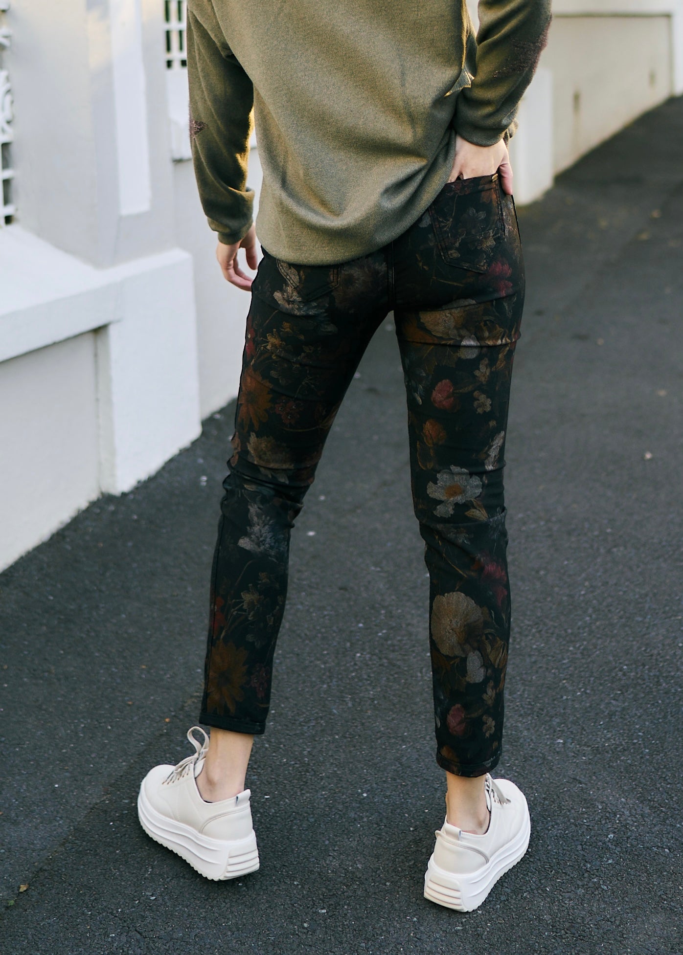 Reversible Jeans With Floral Print In Black - Tribute StoreTRIBUTE