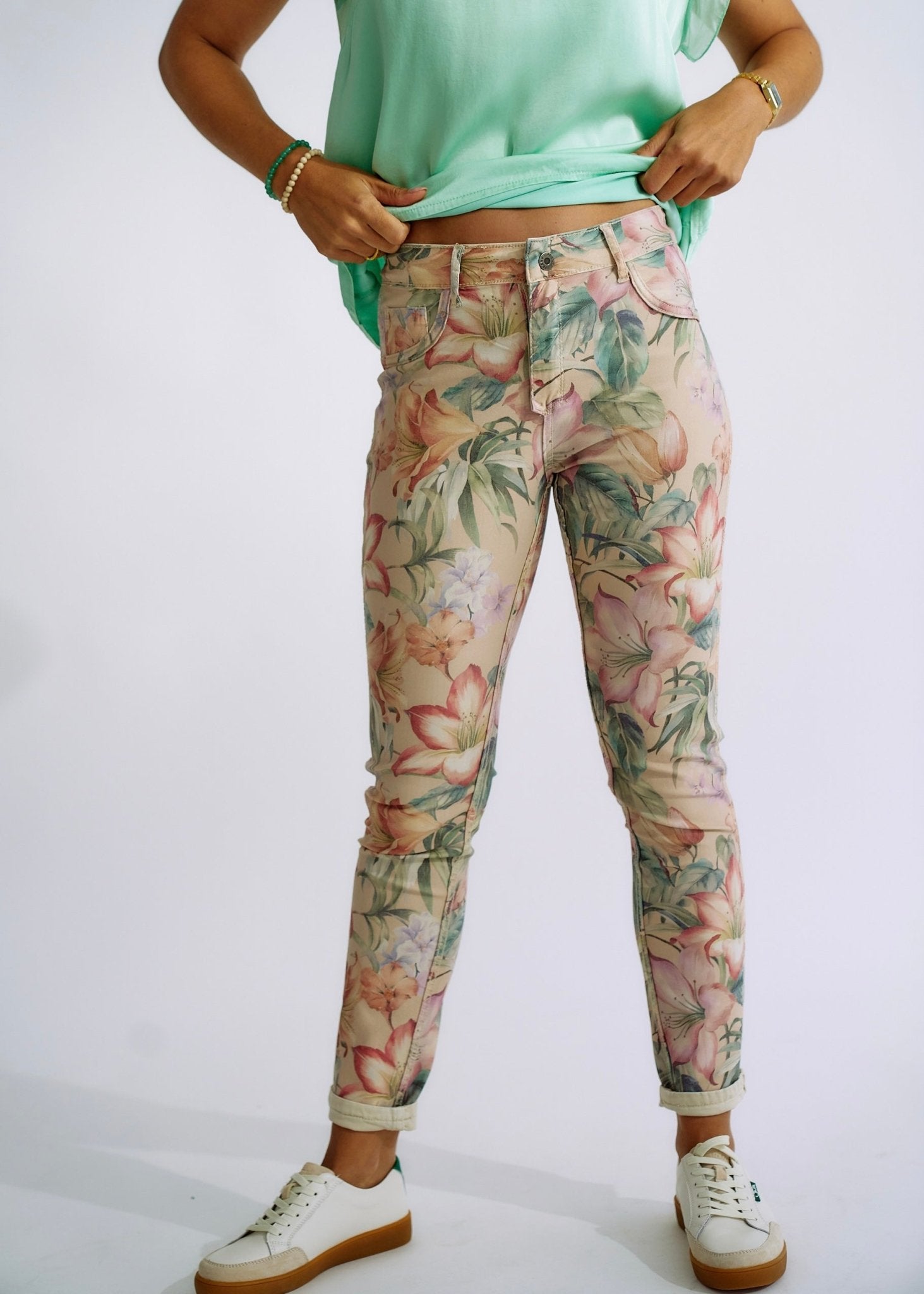 Reversible Jeans with Hibiscus Print in BeigeBOTTOMS - Tribute Store