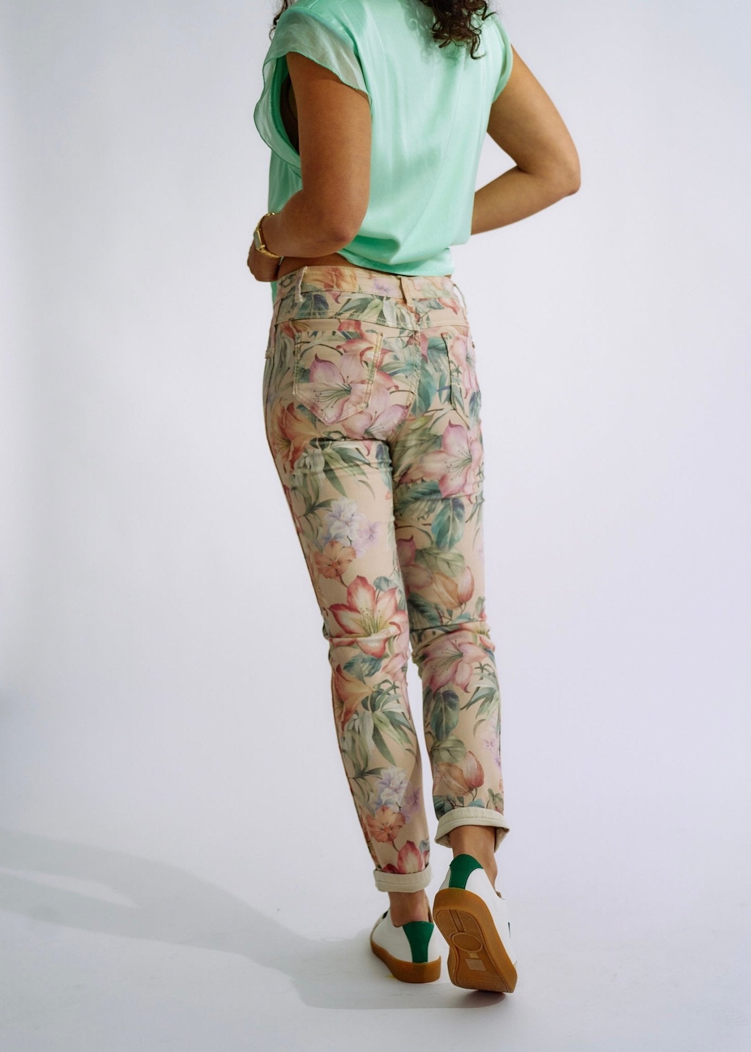 Reversible Jeans with Hibiscus Print in BeigeBOTTOMS - Tribute Store