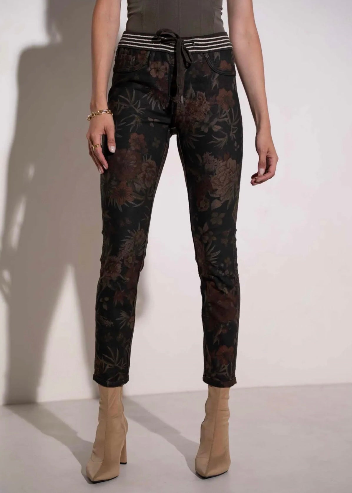Dark Floral Reversible Jogger Jeans In Khaki - Tribute StoreTRIBUTE