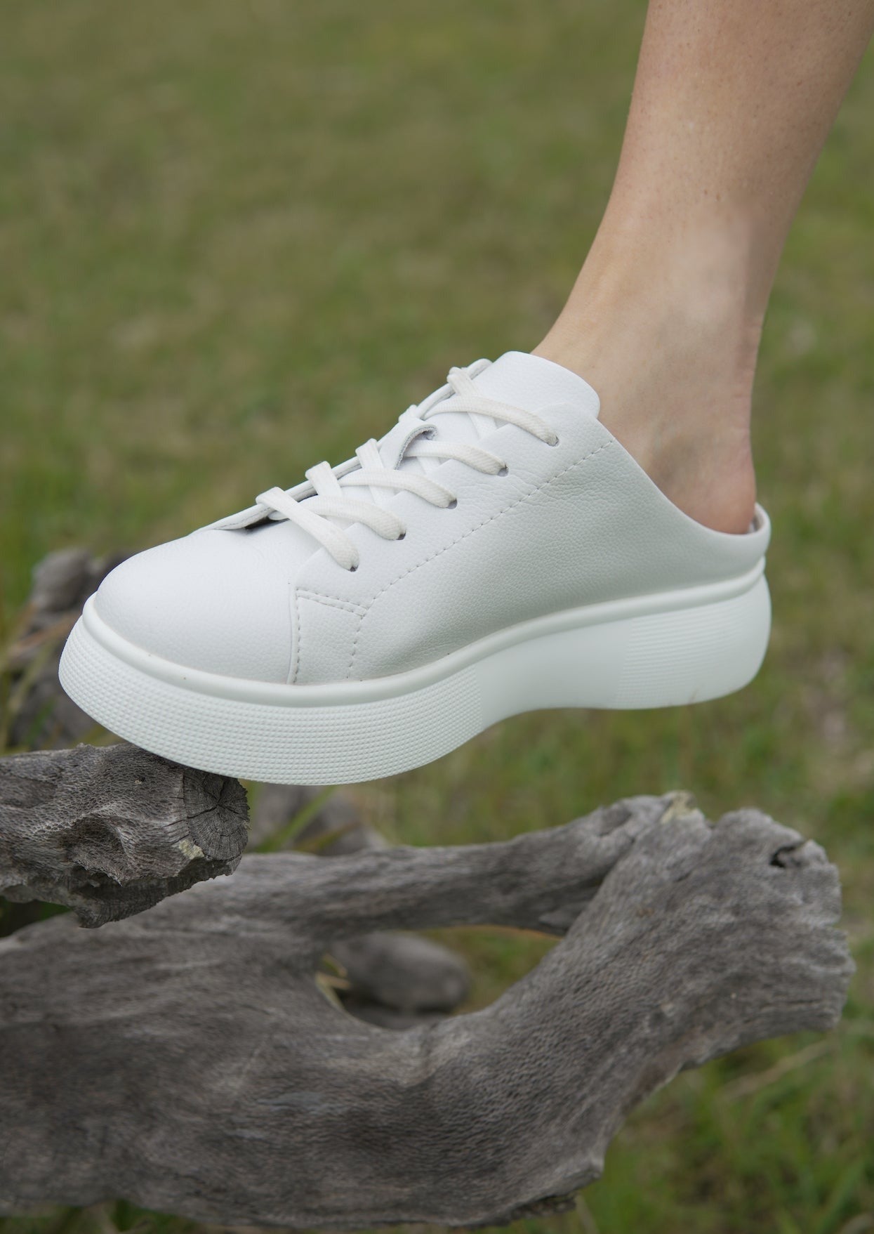 Maddox Leather Slip On Sneaker In White - Tribute StoreJulz
